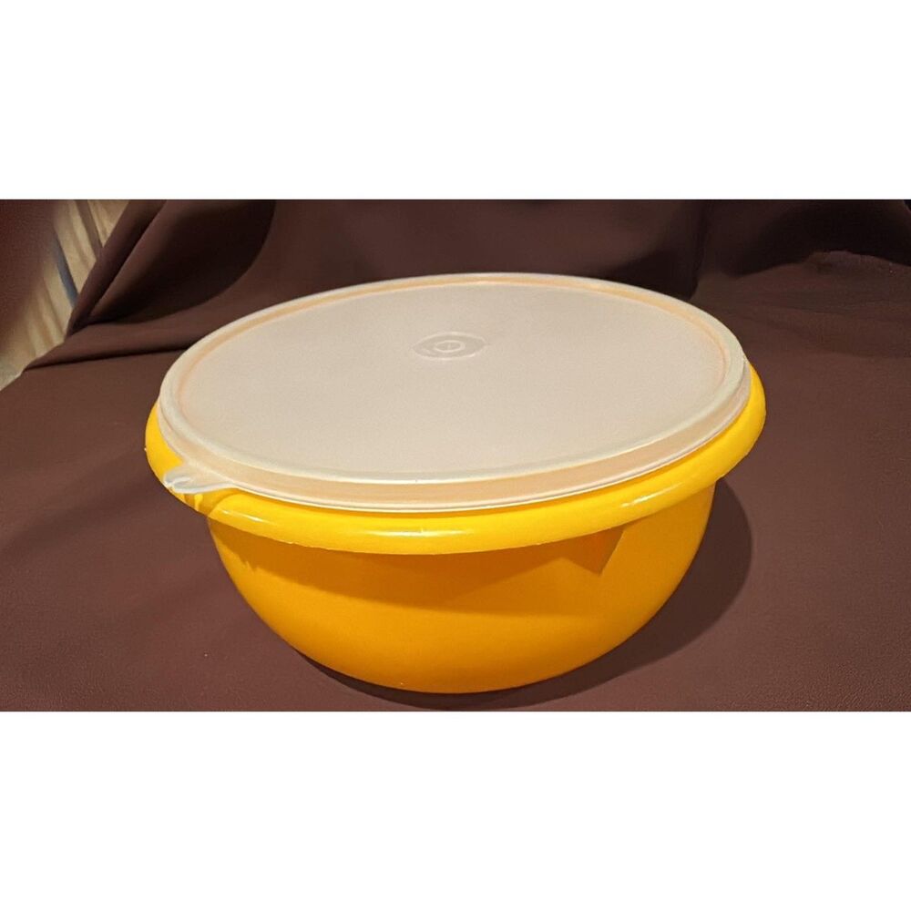 Tupperware 272 Yellow with Lid Mixing Bowl